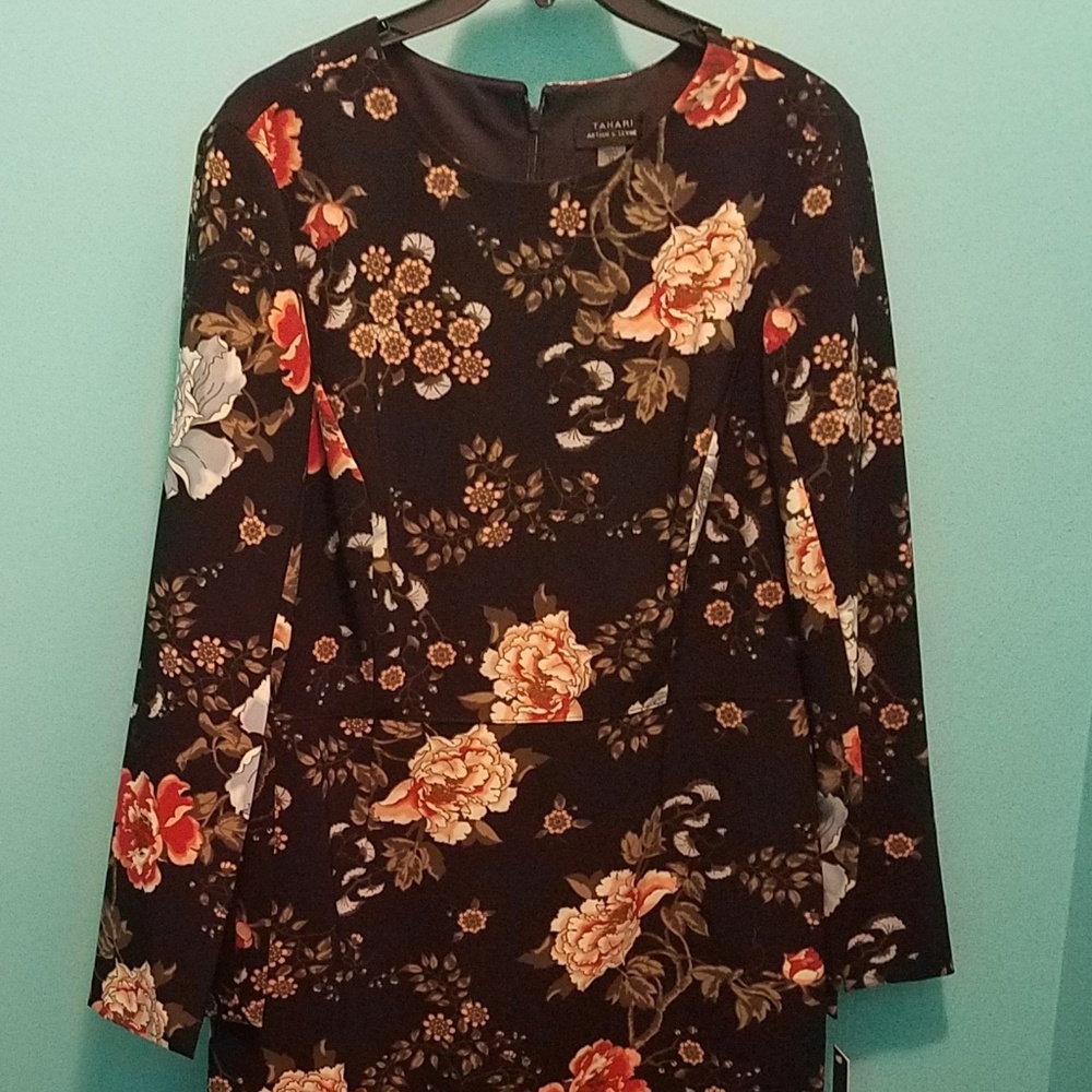 NWT Tahari Floral Dress w/slit sleeves